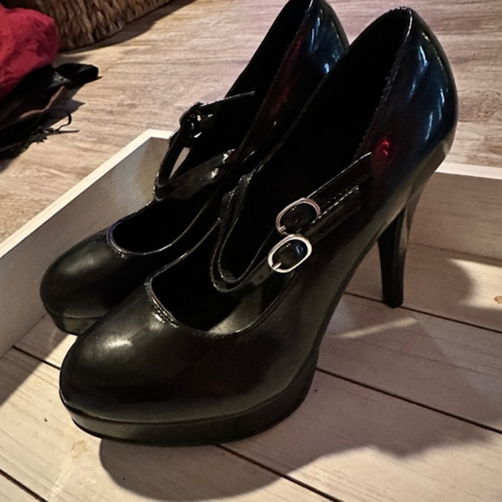 Party City Patten Black Mary-Jane’s Platform Heels